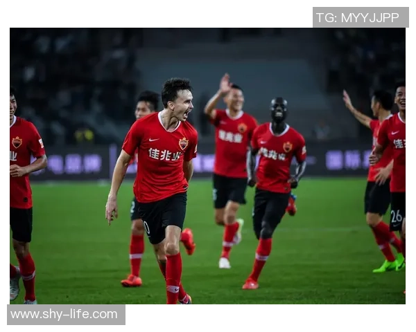 广州富力与深圳佳兆业激战正酣比分揭晓精彩瞬间回顾 广州富力与深圳佳兆业激战正酣比分揭晓精彩瞬间回顾