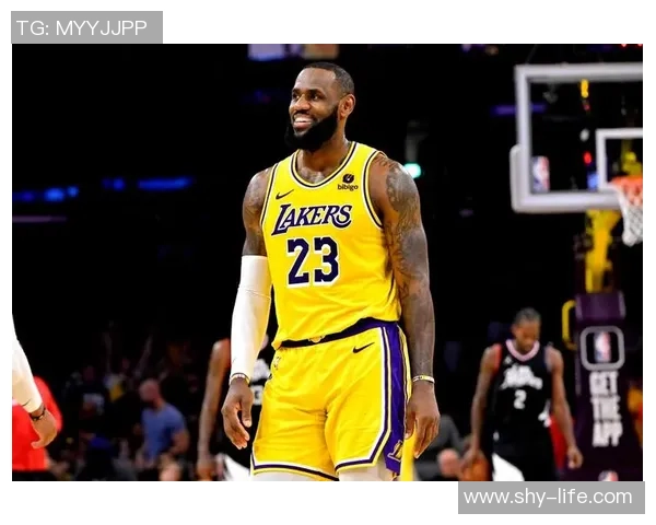 湖人对决快船精彩赛事回顾与球迷热议尽在懂球帝微博分享